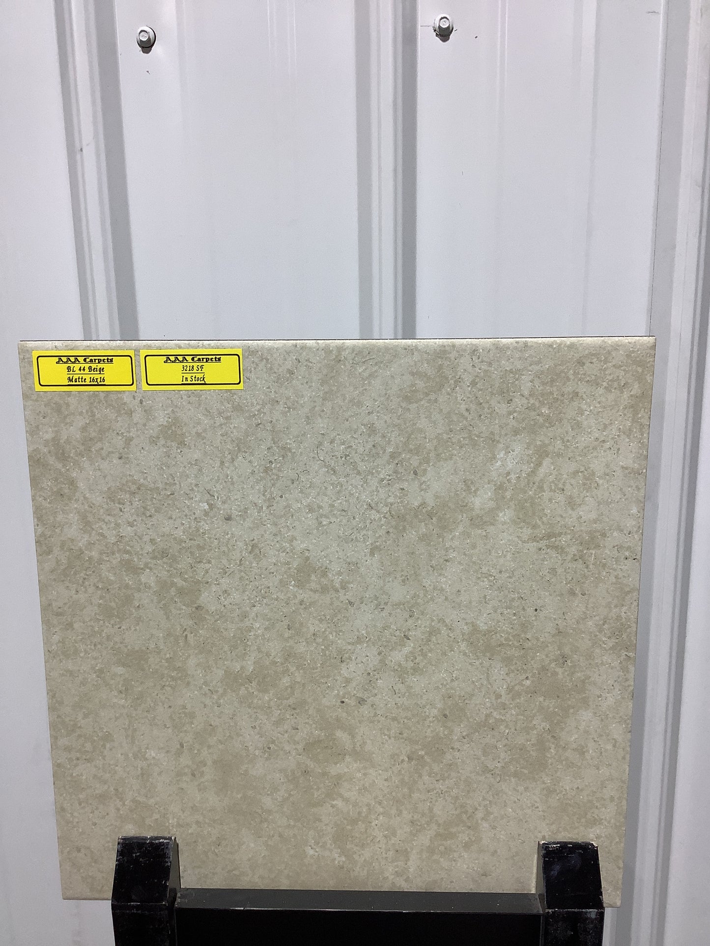 BL44 Beige Matte 16x16