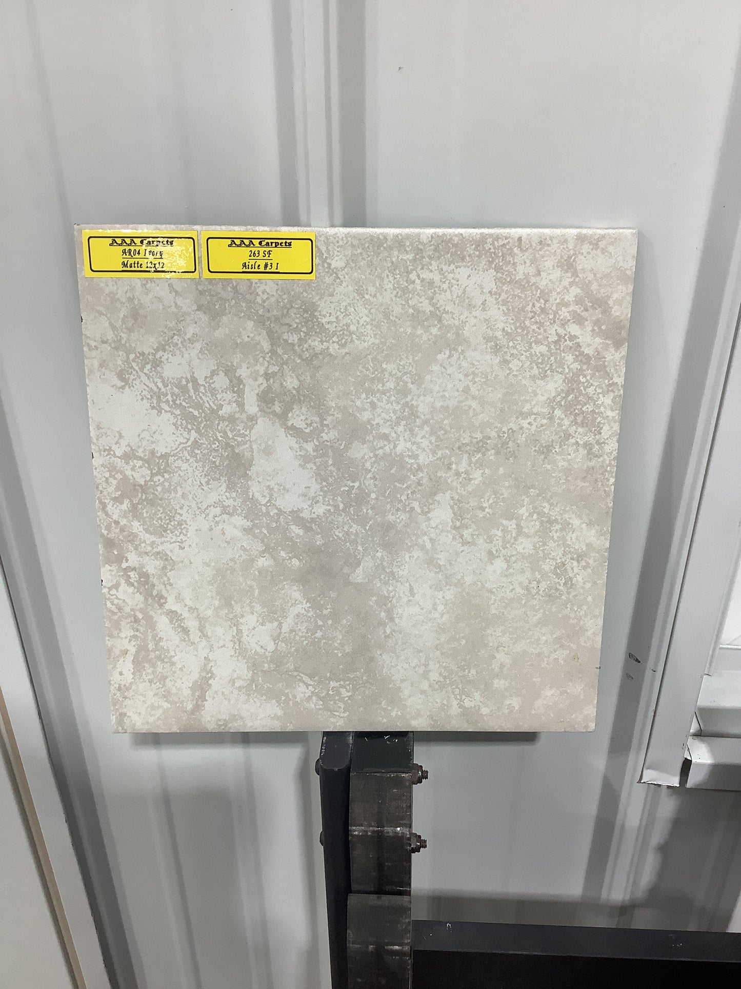 AR04 Ivory Matte 12x12 Tile