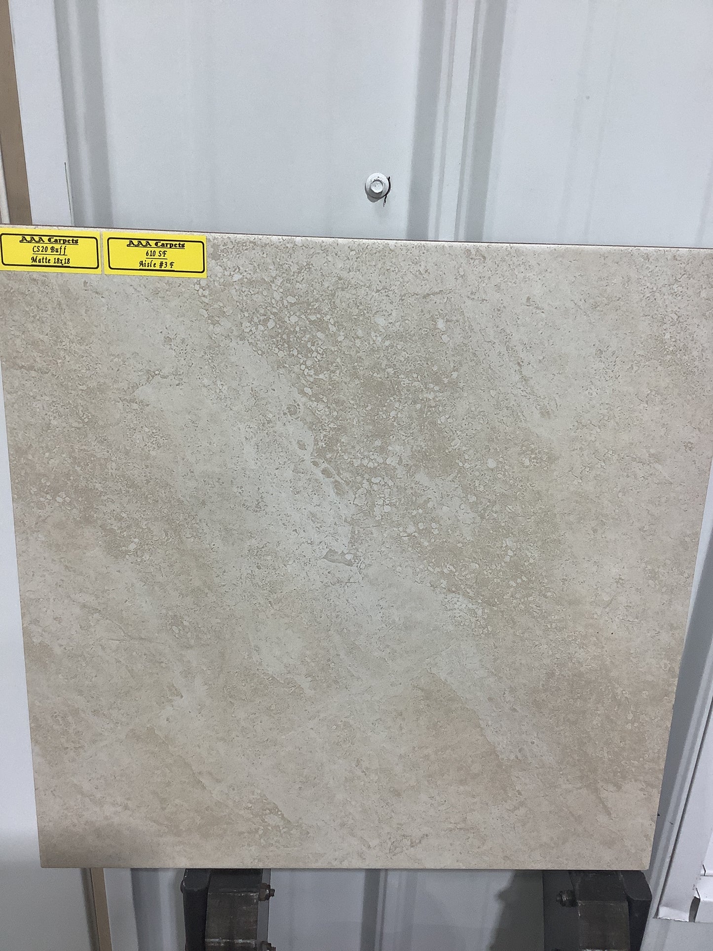 CS20 Buff Matte 18x18 Tile