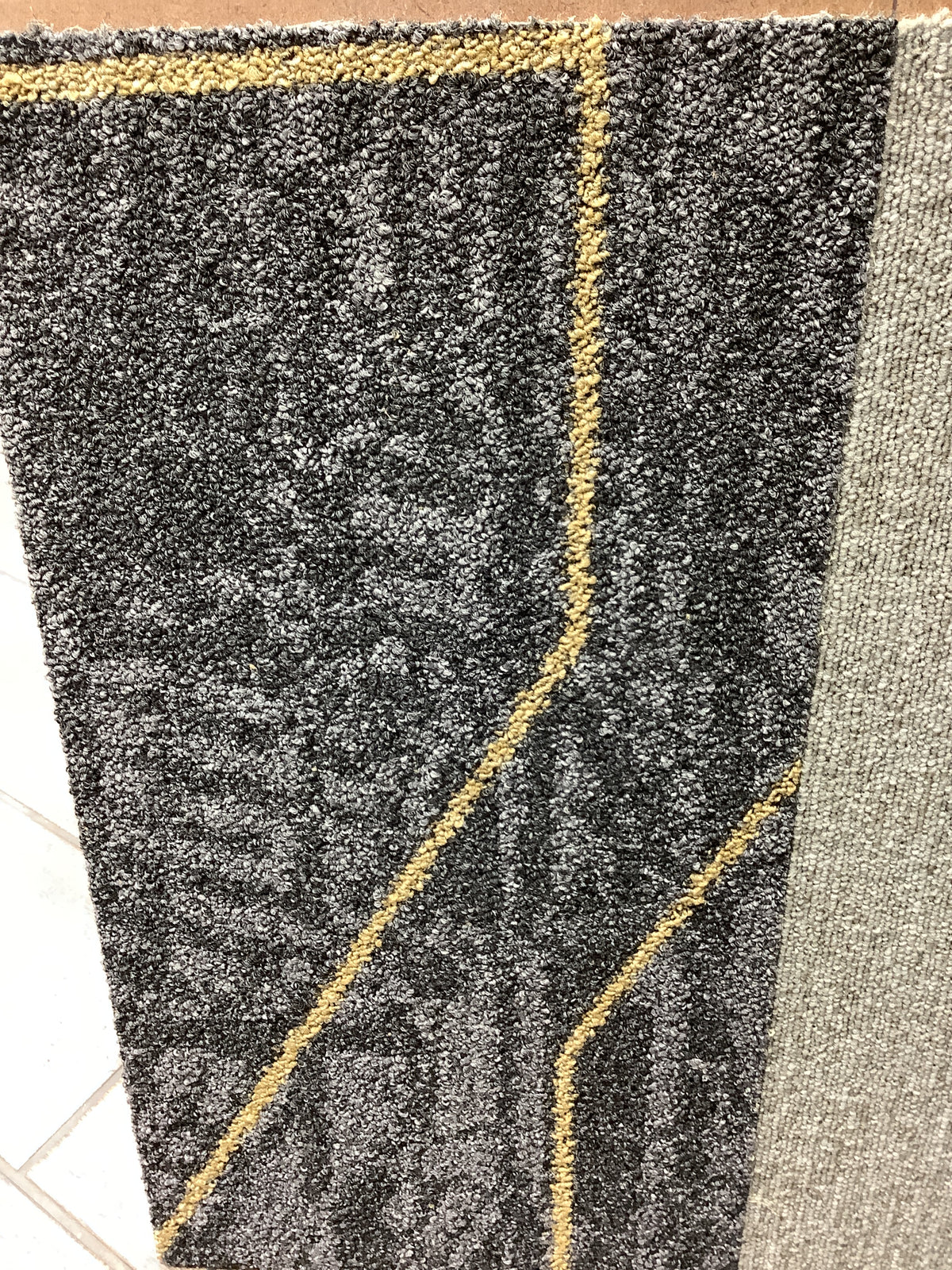 #961 Carpet Square